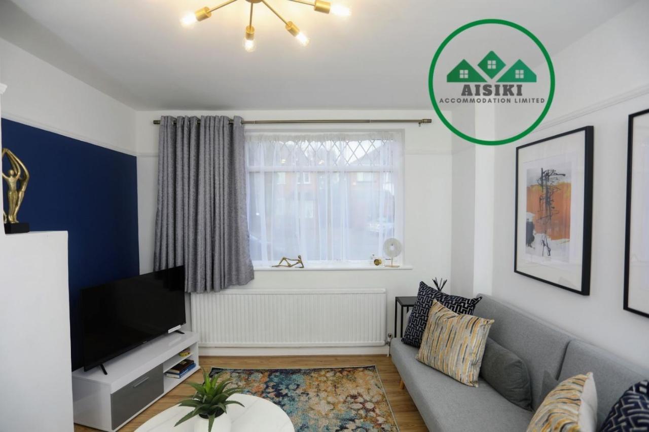 Fw Haute Apartments: Pet-friendly Garden With Free Parking * Hillingdon