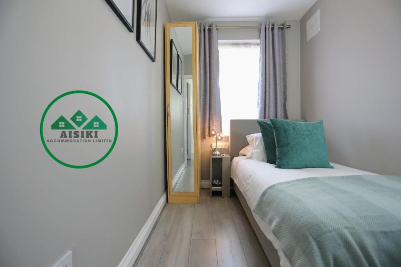 Fw Haute Apartments: Pet-friendly Garden With Free Parking Holiday home Hillingdon