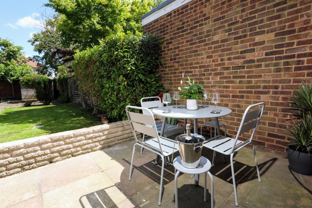 Fw Haute Apartments: Pet-friendly Garden With Free Parking Holiday home Hillingdon